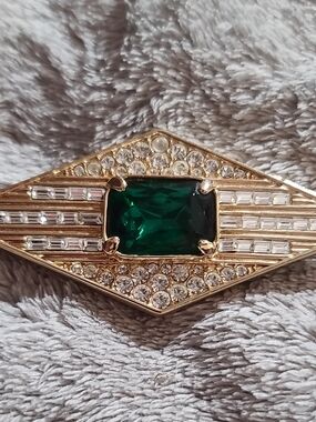 JBK Gold-Tone Brooch/ Penfant with Deep Emerald Green Center Stone